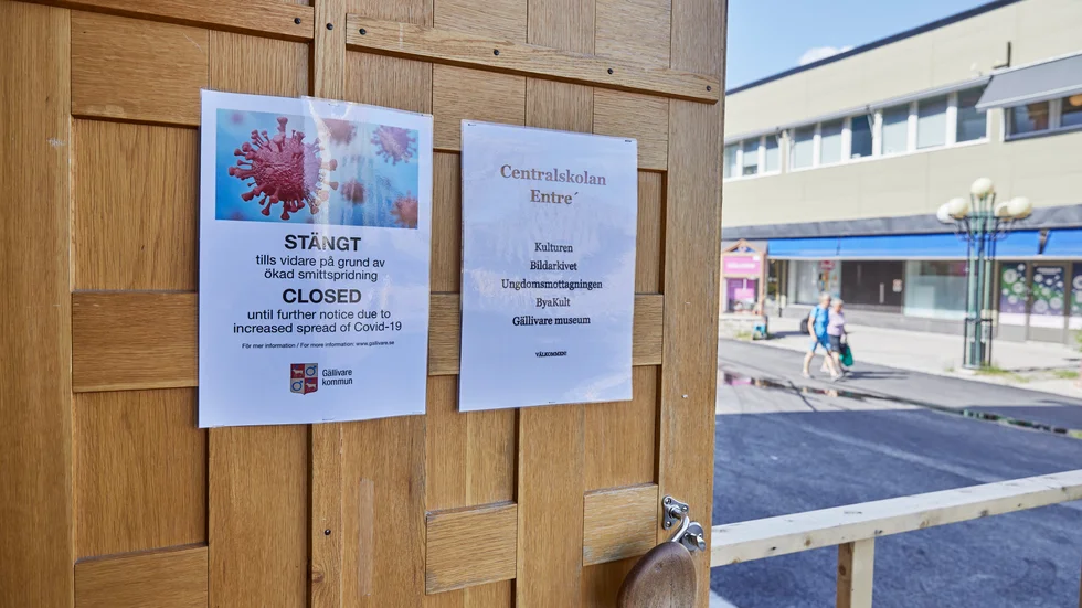 Smittspridningen har ökat i Gällivare och kommunen har beslutat att fortsatt hålla alla fritids- och kulturanläggningar stängda och att ta hjälp av vaktbolag för att uppmana folk att hålla avståndet. Arkivbild.