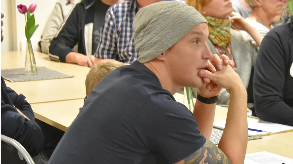 Magnus Lövbom poängterade att det bor många barn runt om i byn som väntar på skolbussen vid vägarna. ”Hela byn är en busshållplats” sade han.