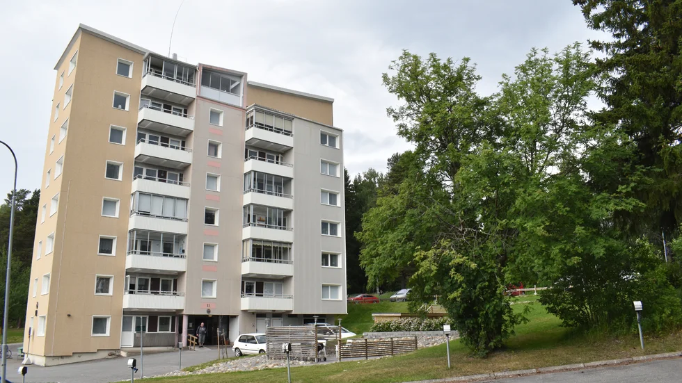 Bakom de befintliga punkthusen planeras för en rad till, och Riksbyggen får göra två av dem. 