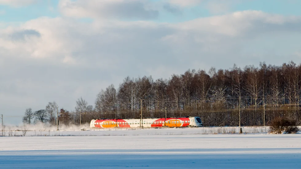 Punktligt mäts av Trafikverket och är ett tåg som går i tid eller är maximalt 2 minuter och 59 sekunder sent. Avgår tåget tre minuter eller mer efter tidtabellstiden räknas det som försenat.