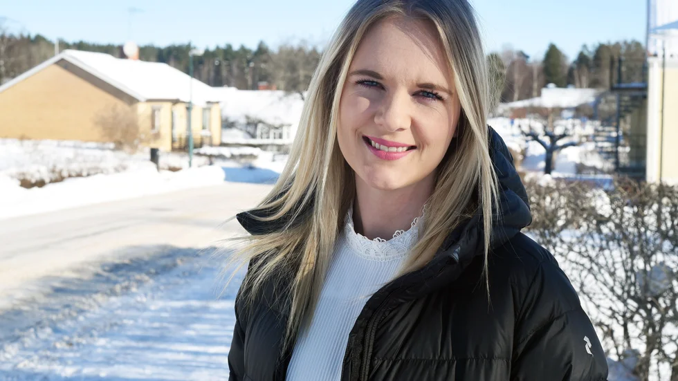 Tillbaka på mamma och pappas gata. Amanda Karlsson kommer slutföra arbetet med den 15:e säsongen av Mordpodden från Vimmerby.