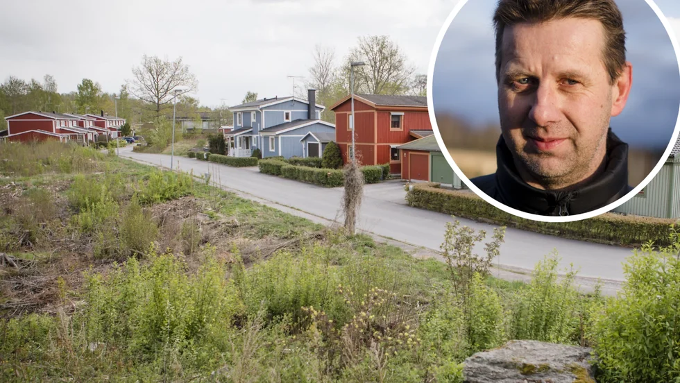 Här i grönskan finns en detaljplan godkänd för nya bostäder. Men tre byggaktörer har backat ur. Mats Lundevaller, mark- och exploateringschef, uppger att diskussioner med en ny byggaktör har förts i januari i år.