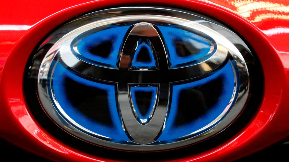 Japanska Toyota höjer prognosen och ser ingen brist på komponenter, som halvledare, i produktionen. Arkivbild