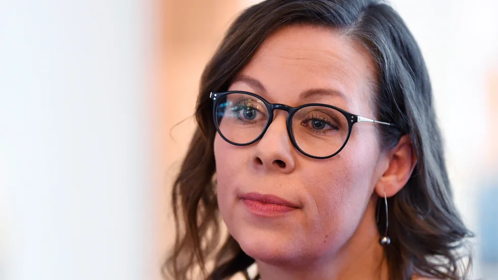 Moderaternas migrationspolitiska talesperson Maria Malmer Stenergard får svårt att få stöd i riksdagen för krav på minst 31|700 kronor i lön för den som vill arbetskraftsinvandra från länder utanför EU.