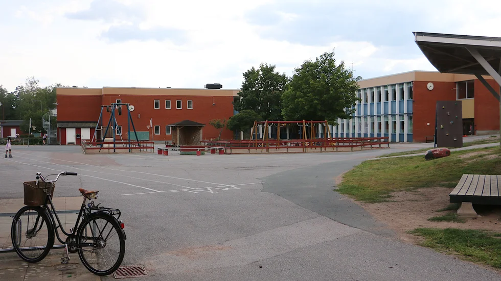 Stäng av trafiken förbi Lindblomskolan. Barn - och utbildningsförvaltningen ser helst att Västra Långgatan förvandlas till skolgård, i ett förslag till ÖSK.