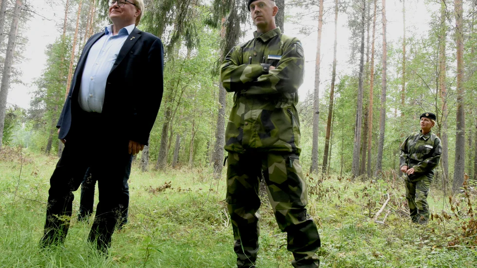 Peter Huiltqvist och överste Jonny Lindfors, chef för I19.