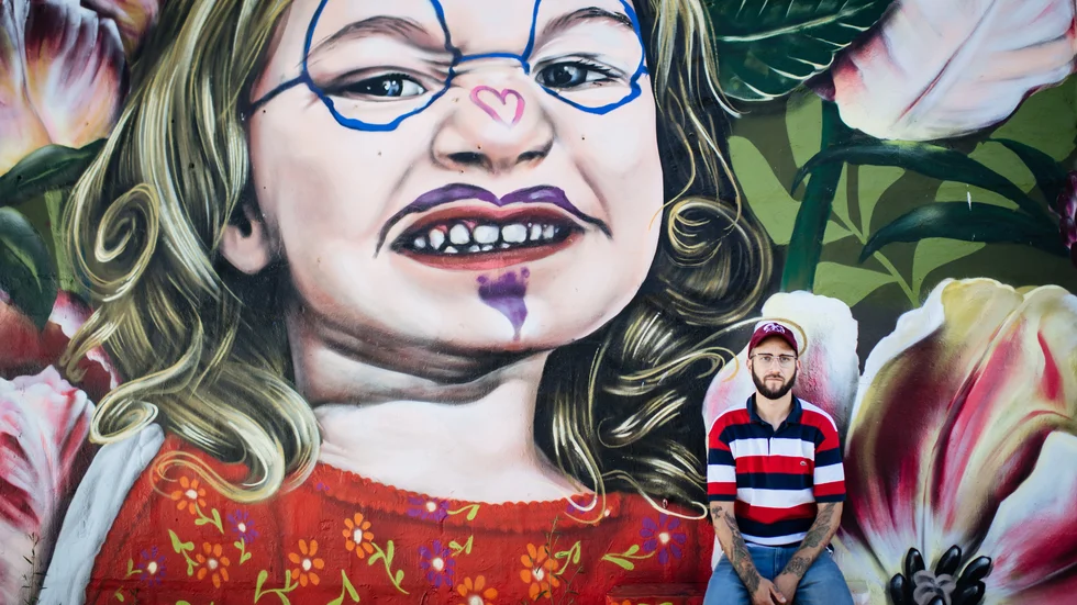 I det gamla industriområdet Snösätra i södra Stockholm har graffiti länge haft ett slags fristad, men nu ska stora delar rivas eftersom det ligger i ett nybildat naturreservat. "Jag önskar att de kunde se platsen för vad den är, inte försöka förändra den", säger Mikael Rickman, ordförande i föreningen Kulturkvarter Snösätra.