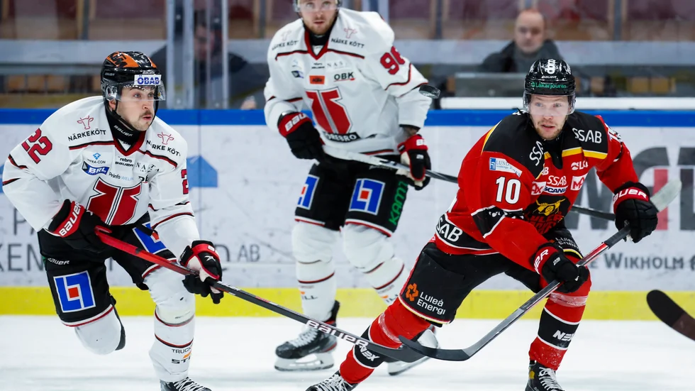 Einar Emanuelsson, till höger, nätade två gånger om senast Luleå spelade mot Oskarshamn.