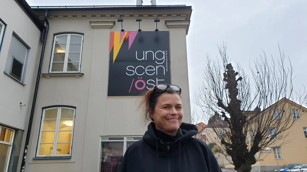"Det bästa betyget är när skoleleverna kommer fram efteråt och frågar hur de själva kan börja spela teater", säger Paula McManus, som är ny konstnärlig ledare för Ung scen/öst. 