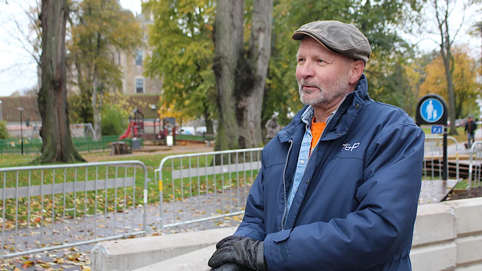 Idén om ett titthål i marken har Tommy Manzén lämnat in som ett förslag till Vadstena kommun.