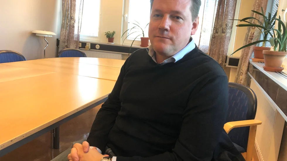 Kommunalbasen Tobias Baudin strider för sina medlemmar inom vården och omsorgen när avtalsförhandlingarna med SKR går in i sitt slutskede. "Har vi inget avtal som vi tycker är nog bra den sista oktober, då kan vi varsla om konfliktåtgärder", säger Hertsösonen. 