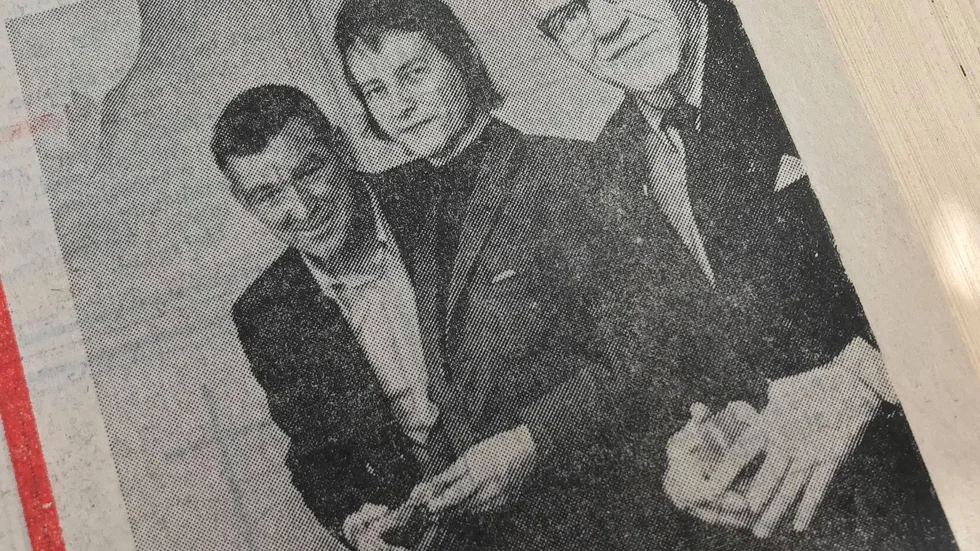 Kuriren för femtio år sedan: Hilding Andersson, till höger, med medhjälparna Stig Wehlin och Rolf Pallin i källarlokalen som är en guldgruva för den som är intresserad av mineralogi.


