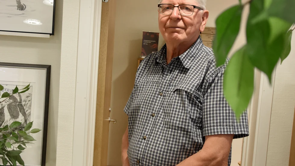 "Utan fungerande samhällsservice så blir det till slut omöjligt att bo kvar", skriver PRO Norrbottens ordförande Sten Fors om livet som äldre på glesbygden.