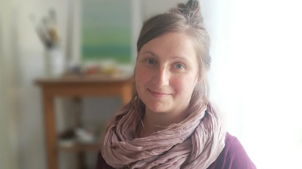 Eli Ronovska har startat upp kurser i terapimålning.  
