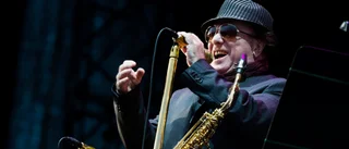 Van Morrison sångprotesterar mot coronaregler