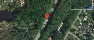 Trafikolycka på väg 555 - helt stopp i ett körfält