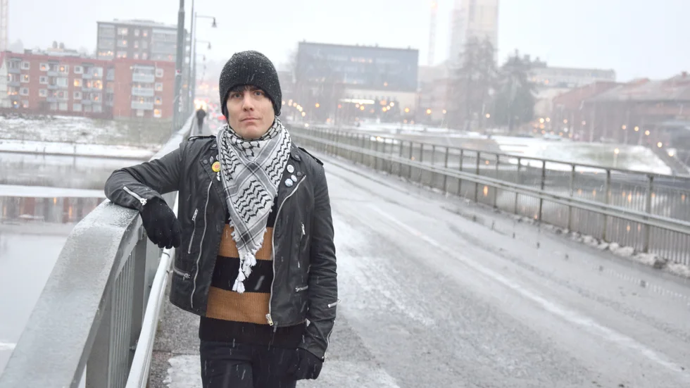 ”I USA är punken jättestor, lite grann med samma status som hårdrocken i Sverige, fast större…”, säger Inge Johansson som i höstas flyttade hem till Stockholm. i februari släpps soloprojektet Gatuplans debutalbum ”Kampen år vidare!”.