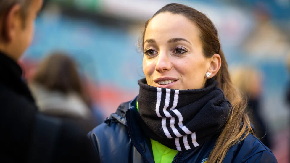 Kosvare Asllani uppges ha gjort ett nytt ingrepp i vänstra tummen. 