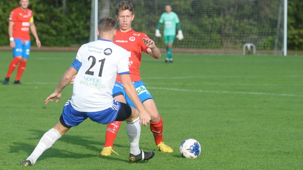 Nyköpings BIS förlorade med 2-0 i säsongsavslutningen mot Gefle. Nu lämnar backen Mathias Benker klubben.