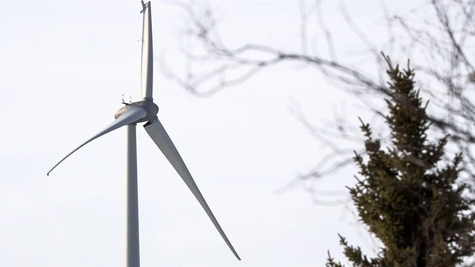 Enercon har ingen aning om hur vindkraftverket har skadats. "Enercon service utreder för fullt", säger Pamela Lundin.
