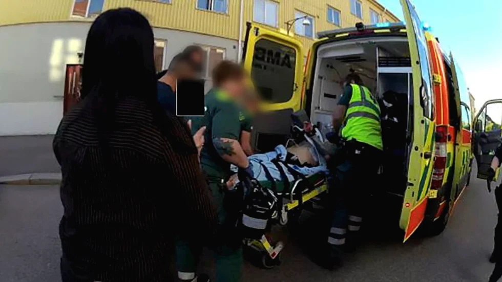 Flera smällar ekar mellan husväggarna på Lars Kaggsgatan i Göteborg på kvällen den 3 maj förra året. På marken ligger en man skjuten med flera skott. Hans liv står inte att rädda. Ur polisens förundersökning.