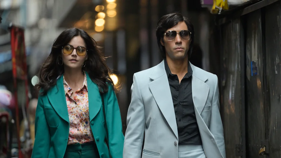 Jenna Coleman och Tahar Rahim spelar ett seriemördarpar i den nya Netflix-thrillern "The serpent". Pressbild.