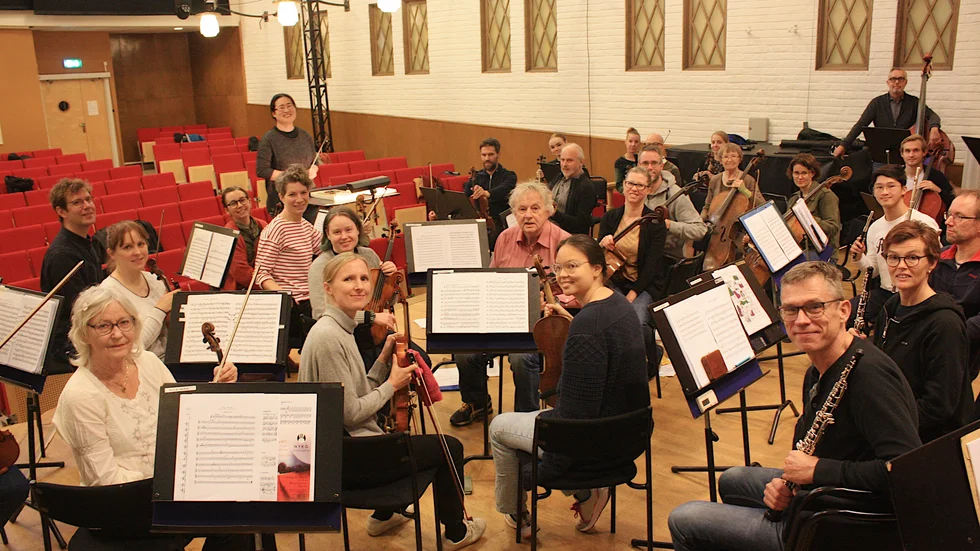 NYKO Sinfonietta repeterar i Nannaskolans aula inför söndagens konsert då Beethovens Pastoralsymfoni blir huvudnumret.