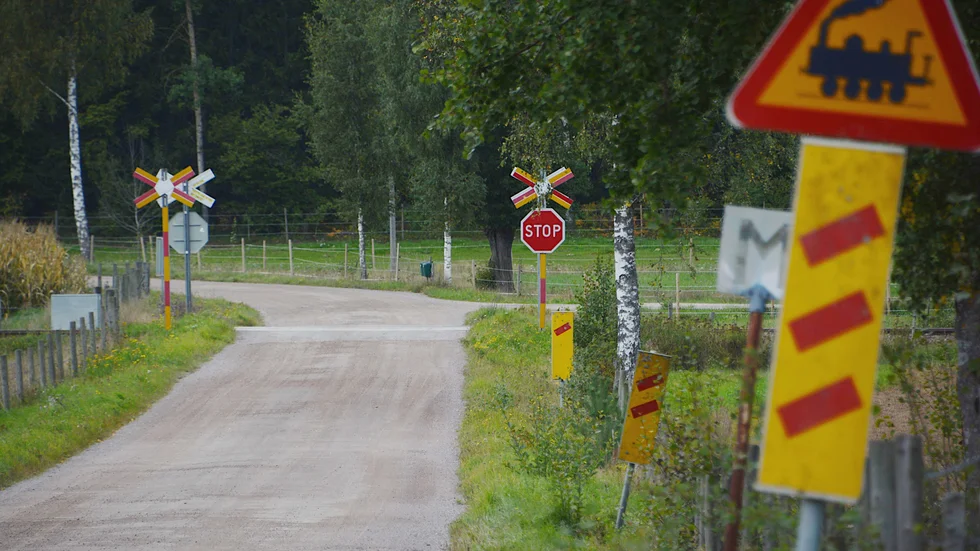   Kommunen ser inga möjligheter att engagera sig i några åtgärder för att göra den oskyddade järnvägskorsningen vid Hamra mer säker.