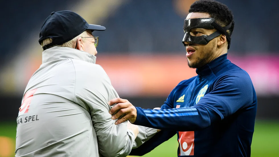 Landslagsbacken och Malmö FF-spelaren bröt näsan mot Mjällby den 3 oktober och får nu spela med en specialmask för ansiktet. På onsdagen väntar Chelsea på bortaplan i Champions League. Arkivbild.