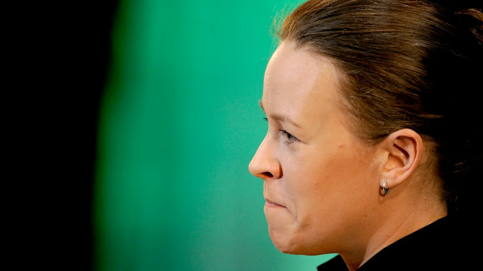 Maria Wetterstrand fångad på bild 2011 då hon avgick som språkrör efter att tillsammans med Peter Eriksson ha styrt upp Miljöpartiet i många avseenden. 