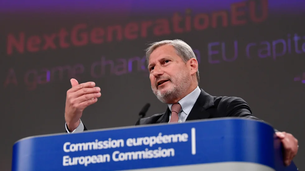 EU:s budgetkommissionär Johannes Hahn laddar för att låna 150 miljarder euro om året fram till 2026.