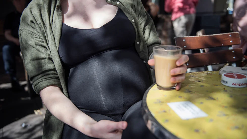 FHM förtydligar vad som gäller för gravida när det kommer till vaccinprioriteringen. Genrebild.