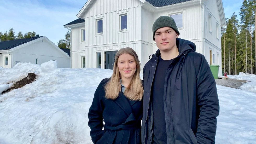 Emelie Lindvall och Henrik Jonsson har valt ett stomrest hus från Villa varm. Förutom ytterväggar och bärande innerväggar har paret gjort det mesta själva.