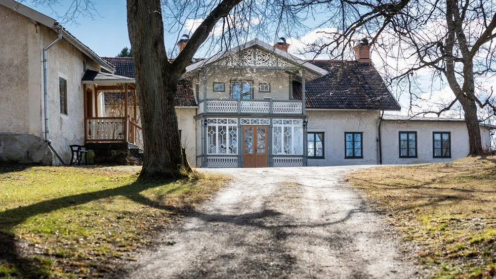 Orresta herrgård ligger ute till försäljning. Godset har spelat en central roll i grundandet av Flen.