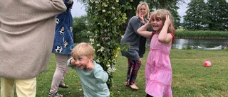 Pandemi och regn till trots – på Emmalund firades midsommar med glädje och sång