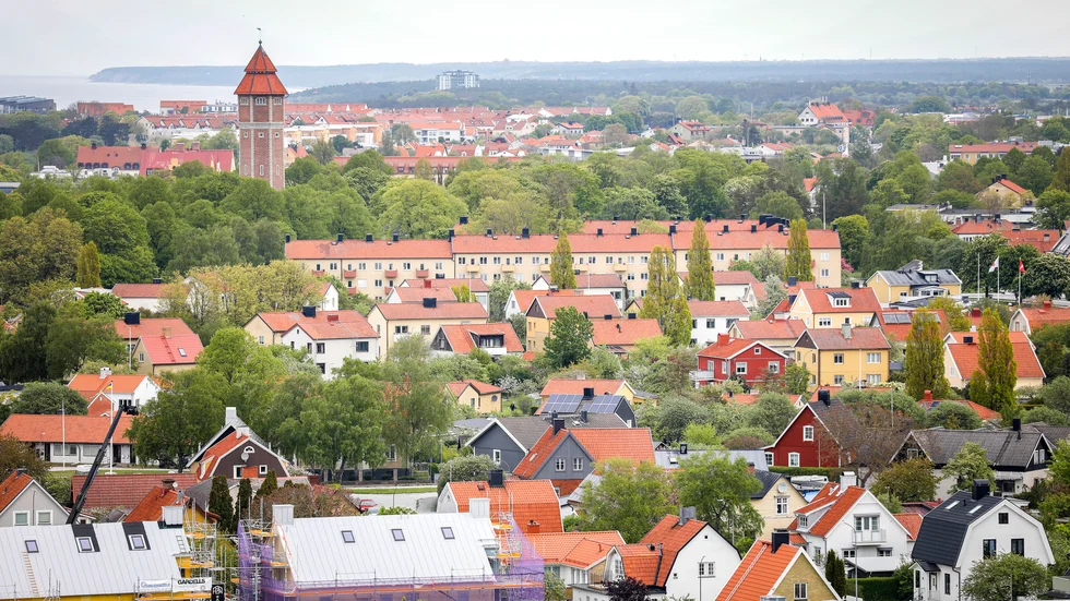 Gotlands utveckling får inte avstanna på grund av bostadsbrist, menar debattörerna.