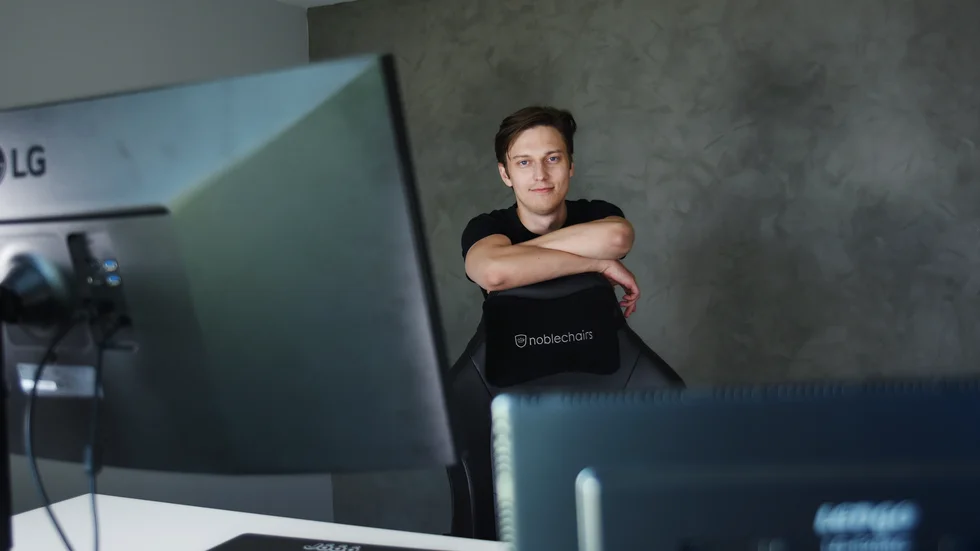 Youtubern Emil Hansius är kompis med Hampus Hedström, som står i final mot Charlotte Kalla. Därför hoppas Piteåbon på seger för Värmland.
