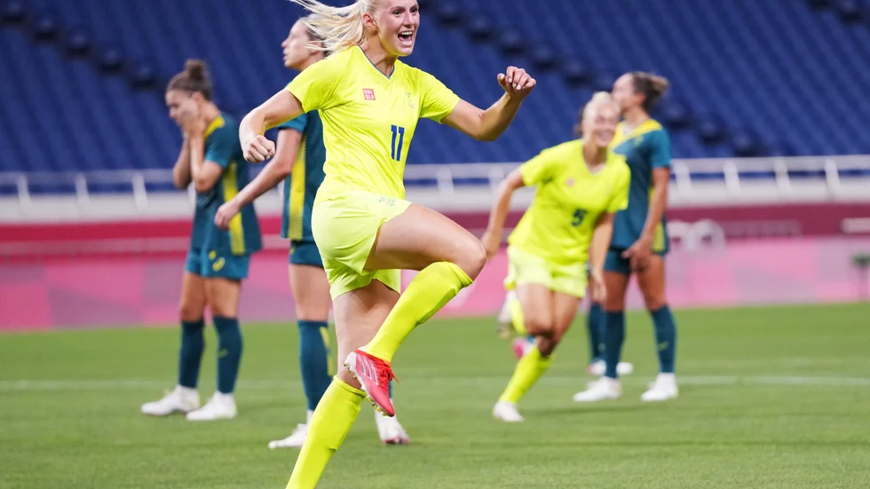 Stina Blackstenius firar sitt 4–2-mål i gruppsegern mot Australien under OS i Tokyo.