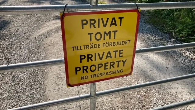 Hemsnickrade gated communities. Vissa måste ”pinka ut reviret” långt utanför sina köpta rättigheter, skriver insändarskribenten.