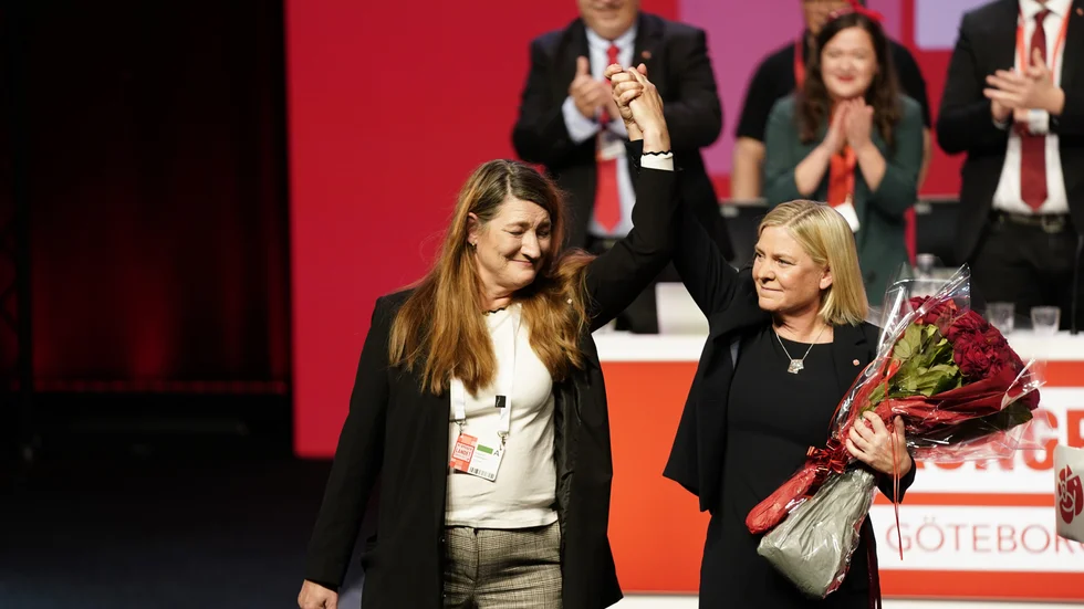 LO:s Susanna Gideonsson tog plats på scen när Magdalena Andersson valdes till ny partiledare för Socialdemokraterna.