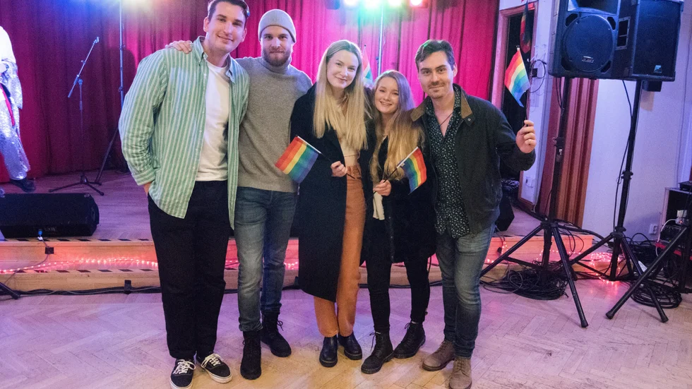 

Andreas Yttling, Edvin Stålnacke, Louise Korvi, Elin Wilén, Henrik Wikström dansade och njöt av musiken som Familjen bjöd på. "Det var en bra konsert och det är jättebra med Boden Pride. Människors lika värde det är en bra sak. Men konserten har varit fruktansvärt dåligt marknadsförd", säger Edvin Stålnacke.