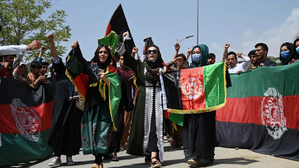 Demonstranter tågade med den afghanska flaggan genom talibanernas Kabul.