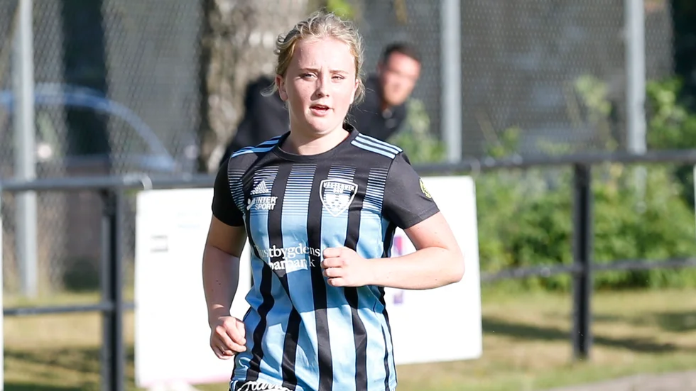 Sally Klein och hennes lagkamrater i Västerviks Damfotboll mötte Vimmerby IF B på söndagen.