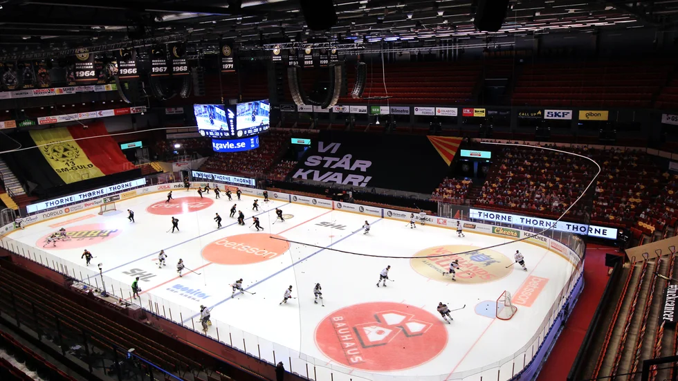 Monitor ERP Arena i Gävle har drabbats av översvämning efter allt regn.