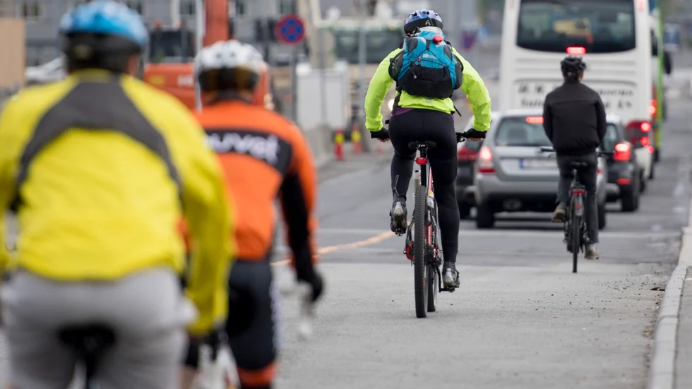 Naturvårdsverket har satt ett mål om att andelen persontransporter med kollektivtrafik, cykel och gång i Sverige ska vara minst 25 procent 2025. Arkivbild.