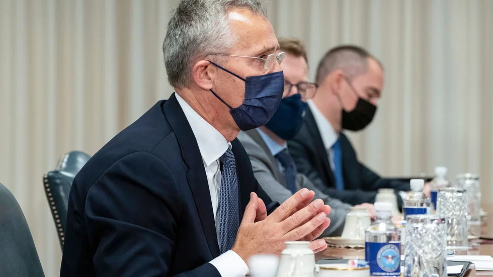 Jens Stoltenberg, här under mötet med försvarsminister Lloyd Austin i försvarshögkvarteret Pentagon, tidigare under måndagen.