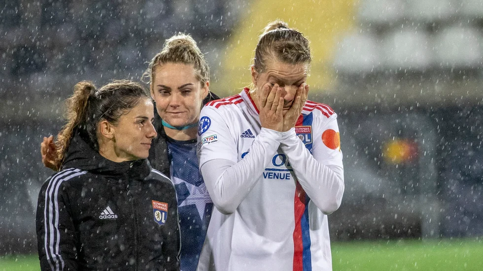 Det blev en känslosam comeback för Ada Hegerberg, som hade svårt att hålla tårarna borta efter matchen.