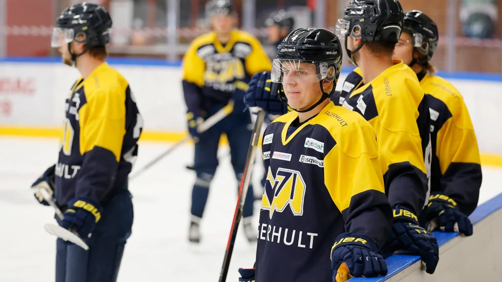 Emil Andrae under HV71:s träning i Plivit Arena på torsdagen.