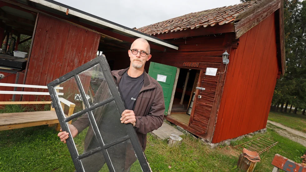 För en dryg vecka sedan öppnade Patrik Matsson Jäder Byggnadsvårdsbutik ett stenkast från Jäders kyrka. 