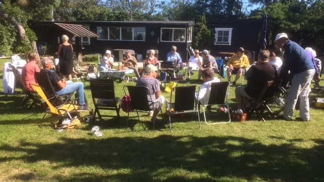 Grillfest ute i det gröna.